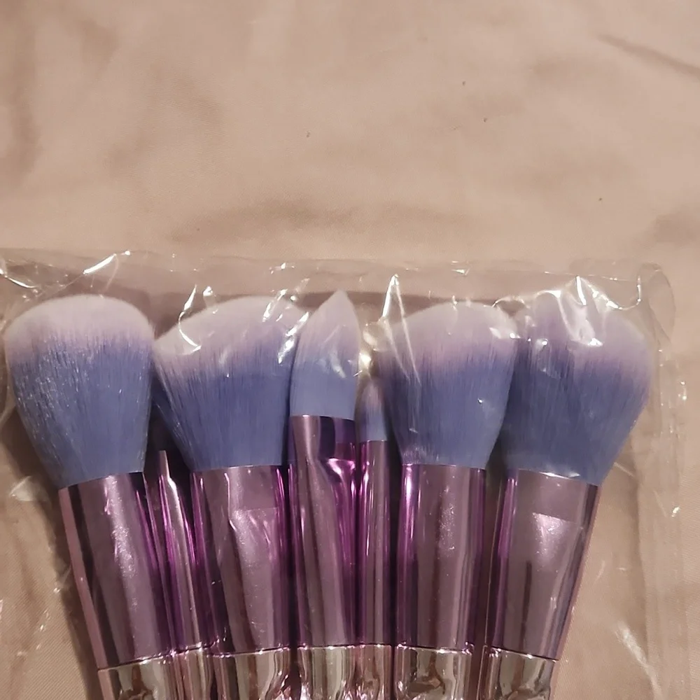 NEW Makeup Brushes - Picture 3 of 3